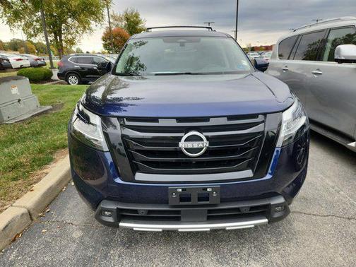2023 Nissan Pathfinder SL 4WD