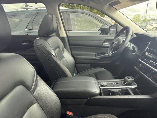 2024 Nissan Pathfinder SL 4WD