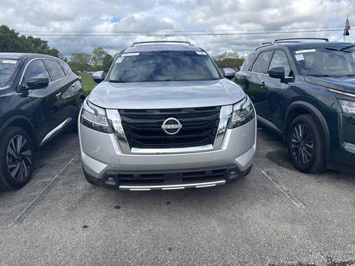2024 Nissan Pathfinder SL 4WD