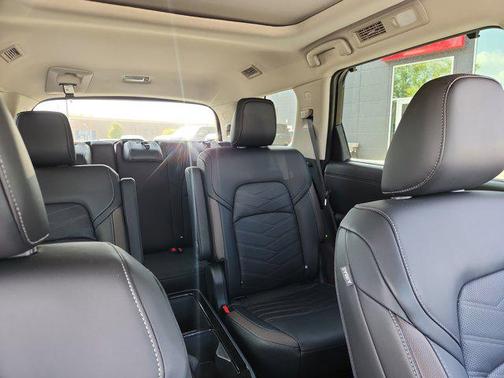2025 Nissan Pathfinder Platinum 4WD