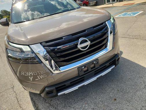 2025 Nissan Pathfinder Platinum 4WD