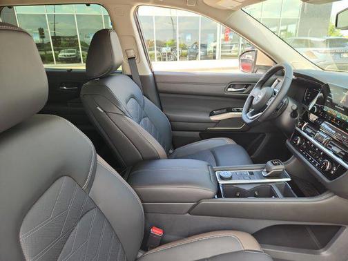 2025 Nissan Pathfinder Platinum 4WD
