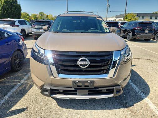 2025 Nissan Pathfinder Platinum 4WD