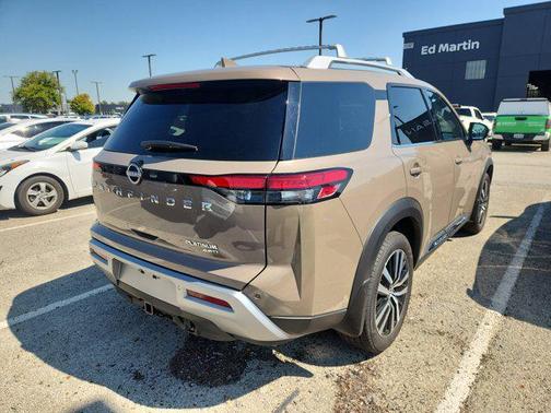 2025 Nissan Pathfinder Platinum 4WD