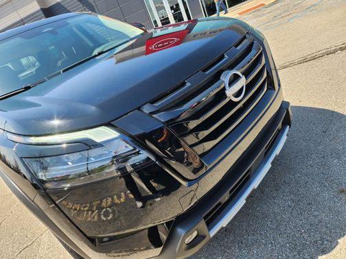 2025 Nissan Pathfinder SL 4WD