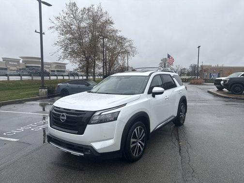 2025 Nissan Pathfinder Platinum 4WD