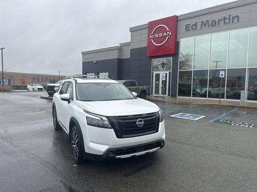 2025 Nissan Pathfinder Platinum 4WD