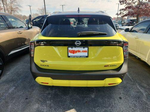 2025 Nissan Kicks SR
