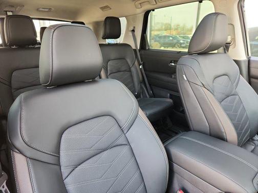 2025 Nissan Pathfinder Platinum 4WD