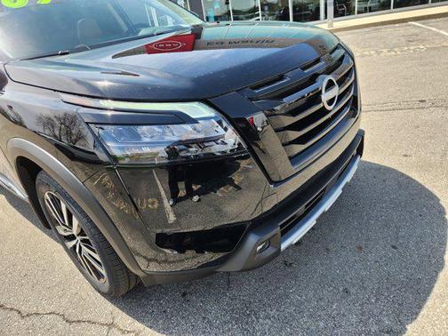 2025 Nissan Pathfinder Platinum 4WD
