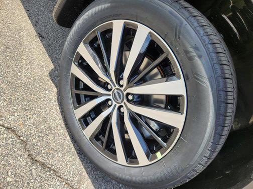 2025 Nissan Pathfinder Platinum 4WD