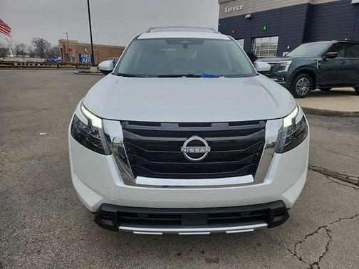 2025 Nissan Pathfinder SL 4WD