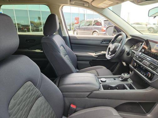 2024 Nissan Pathfinder S 4WD