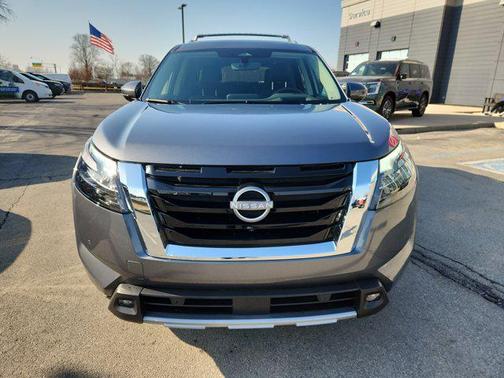 2025 Nissan Pathfinder Platinum 4WD