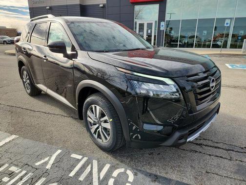 2025 Nissan Pathfinder SL 4WD