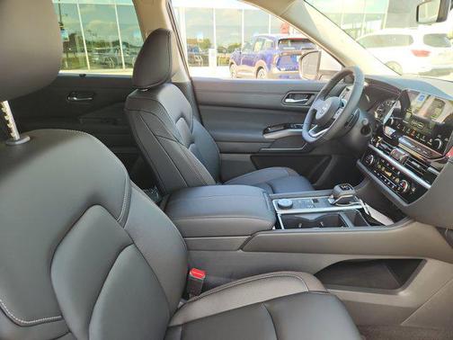 2025 Nissan Pathfinder SL 4WD