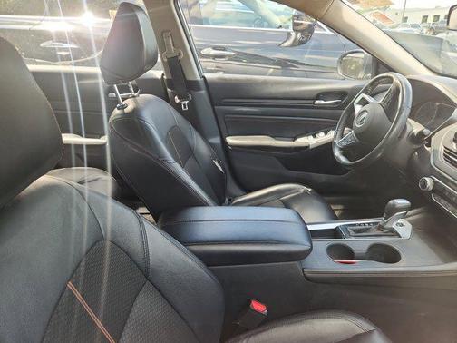 2022 Nissan Altima SR FWD