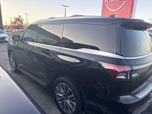 2025 INFINITI QX80 SENSORY AWD