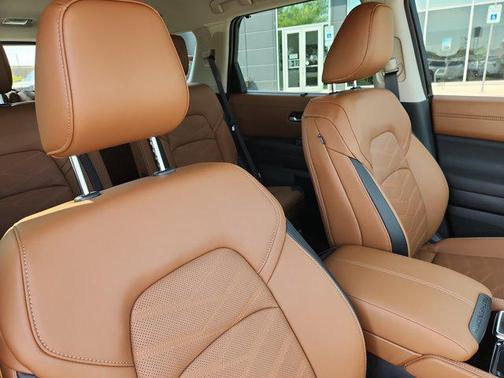 2025 Nissan Pathfinder Platinum 4WD