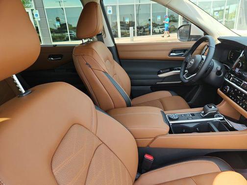 2025 Nissan Pathfinder Platinum 4WD