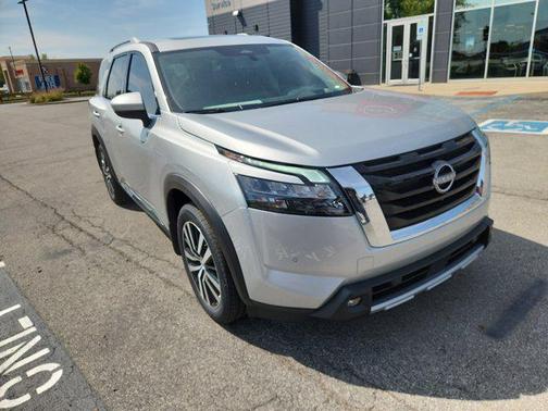 2025 Nissan Pathfinder Platinum 4WD