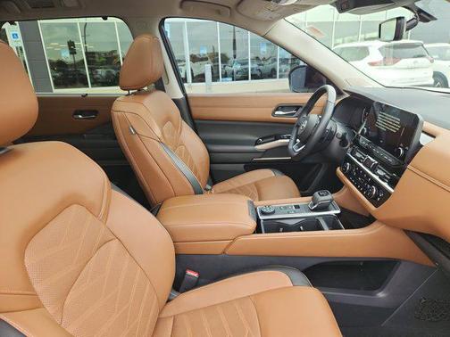 2024 Nissan Pathfinder Platinum 4WD