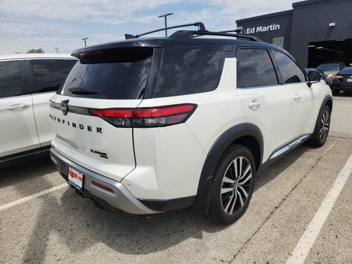 2024 Nissan Pathfinder Platinum 4WD