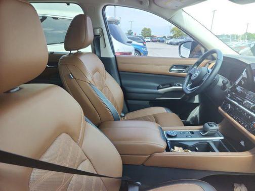 2024 Nissan Pathfinder Platinum 4WD