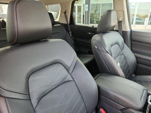 2024 Nissan Pathfinder Platinum FWD