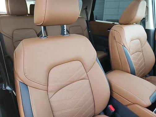 2025 Nissan Pathfinder Platinum 4WD