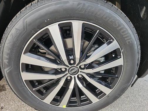 2025 Nissan Pathfinder Platinum 4WD