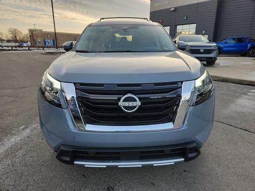 2025 Nissan Pathfinder Platinum 4WD