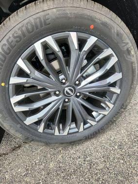 Everest White Pearl Tricoat 2026 Nissan Rogue Platinum