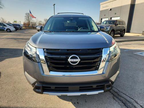2025 Nissan Pathfinder SL 4WD