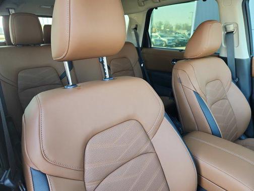 2025 Nissan Pathfinder Platinum 4WD