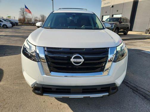 2025 Nissan Pathfinder Platinum 4WD