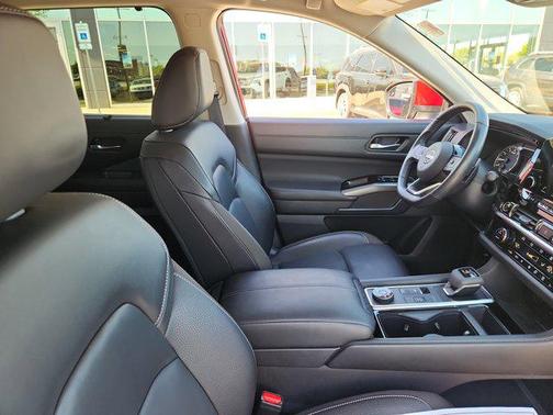 2024 Nissan Pathfinder SL 4WD