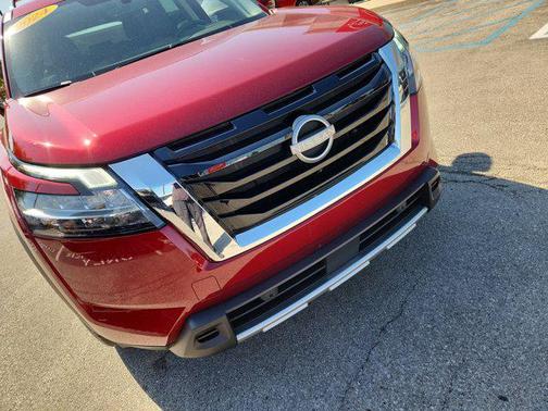 2024 Nissan Pathfinder SL 4WD