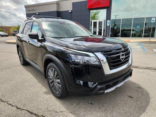 2025 Nissan Pathfinder SL 4WD