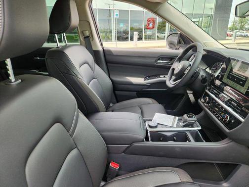2025 Nissan Pathfinder SL 4WD