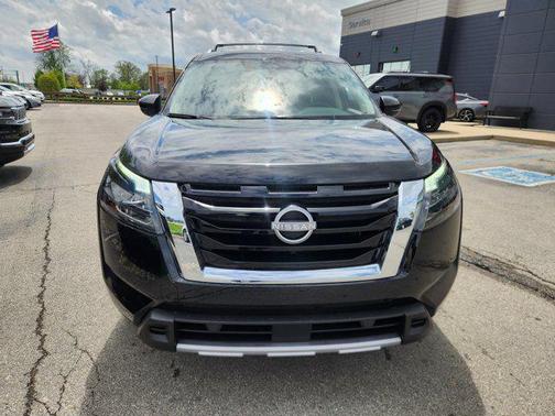 2025 Nissan Pathfinder SL 4WD