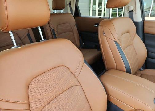 2025 Nissan Pathfinder Platinum 4WD