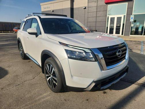 2025 Nissan Pathfinder Platinum 4WD