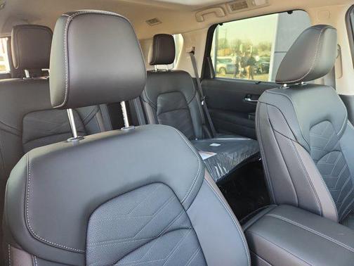 2025 Nissan Pathfinder Platinum 4WD