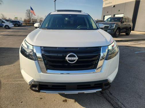 2025 Nissan Pathfinder Platinum 4WD