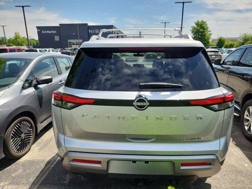 2024 Nissan Pathfinder Platinum FWD