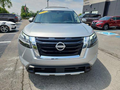 2024 Nissan Pathfinder Platinum FWD