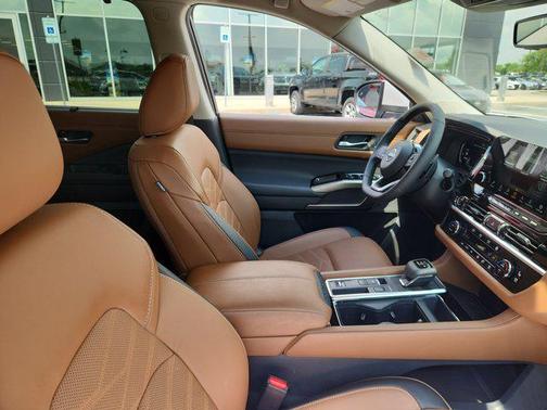 2024 Nissan Pathfinder Platinum FWD