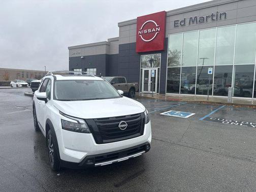 2025 Nissan Pathfinder Platinum 4WD