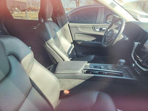 2018 Volvo XC60 T6 Momentum